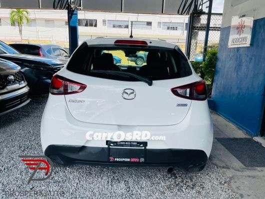 Mazda Demio Carros en venta