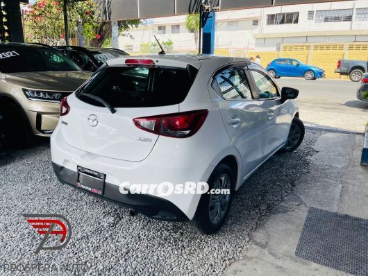 Mazda Demio Carros en venta
