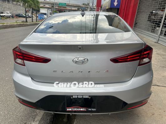 Hyundai Elantra Carros en venta