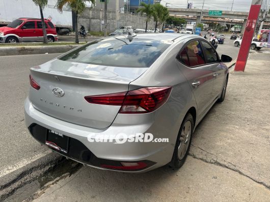 Hyundai Elantra Carros en venta