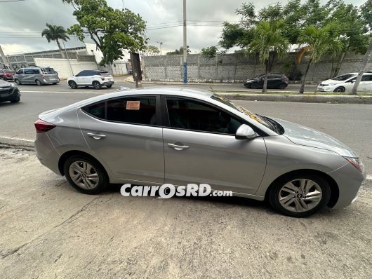 Hyundai Elantra Carros en venta