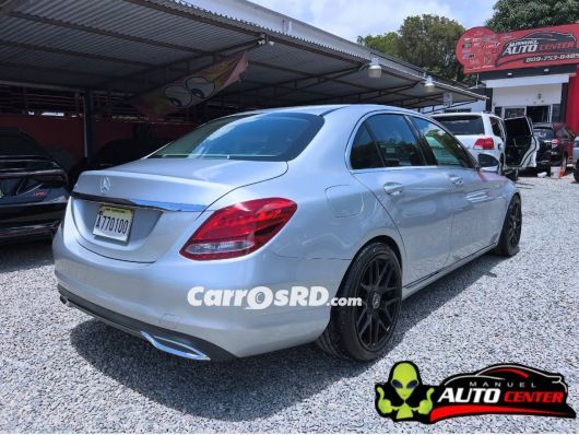 Mercedes-Benz Clase C Carros en venta