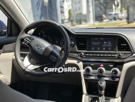 Hyundai Elantra Carros en venta