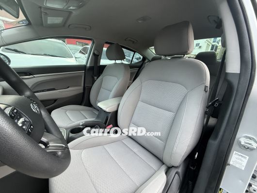 Hyundai Elantra Carros en venta