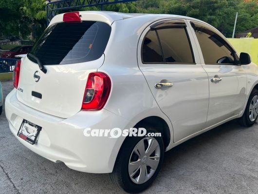 Nissan March Hatchback en venta