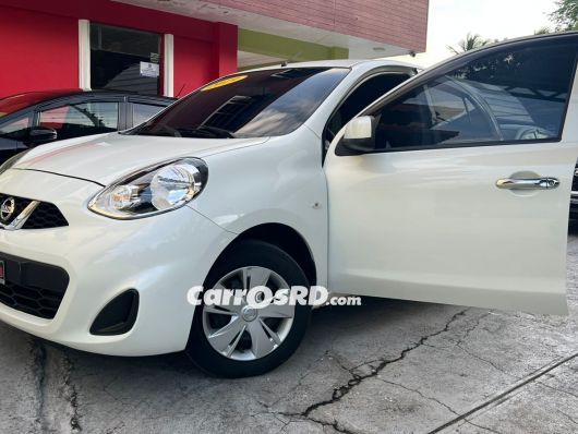 Nissan March Hatchback en venta