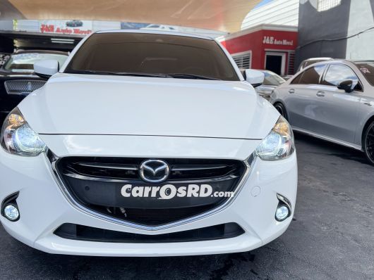 Mazda Demio Carros en venta
