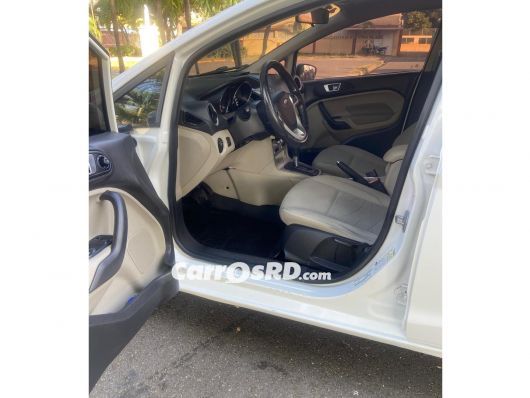 Ford Fiesta Carros en venta