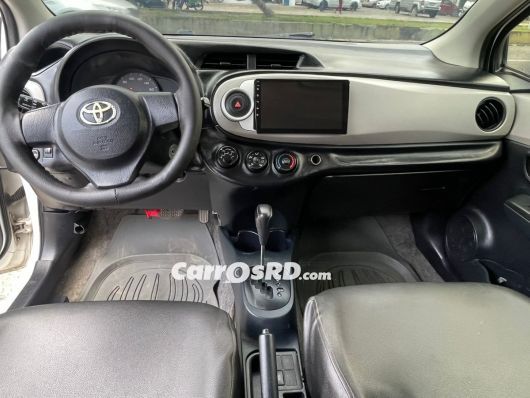 Toyota Vitz Carros en venta