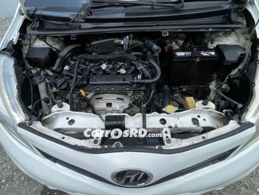 Toyota Vitz Carros en venta