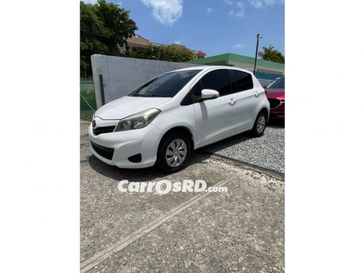 Toyota Vitz Carros en venta