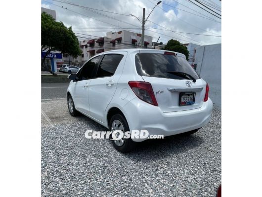 Toyota Vitz Carros en venta