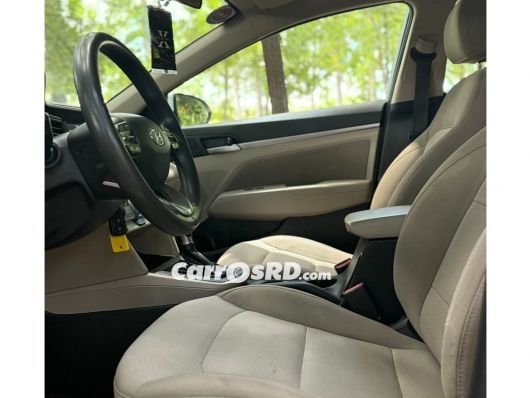 Hyundai Elantra Carros en venta