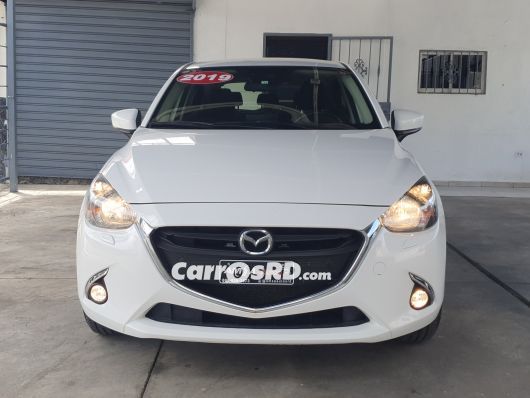 Mazda Demio Carros en venta