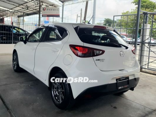 Mazda Demio Carros en venta