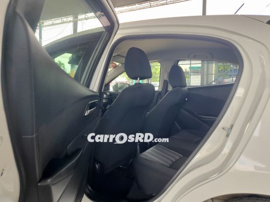Mazda Demio Carros en venta