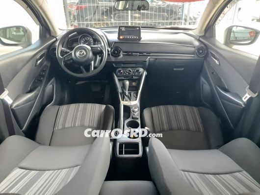 Mazda Demio Carros en venta