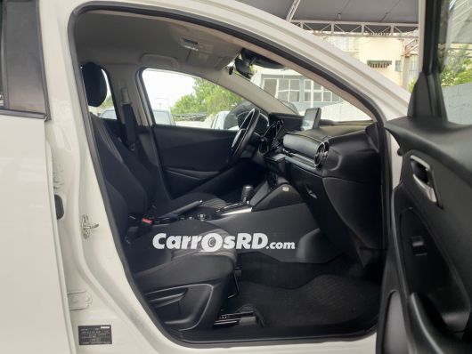 Mazda Demio Carros en venta