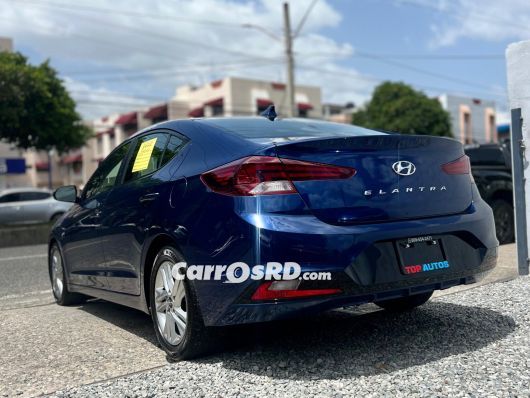 Hyundai Elantra Carros en venta