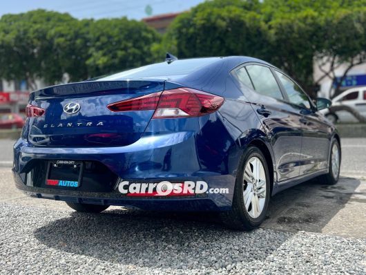 Hyundai Elantra Carros en venta