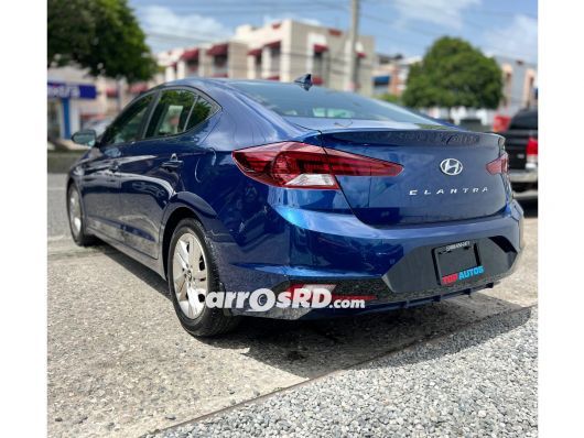 Hyundai Elantra Carros en venta