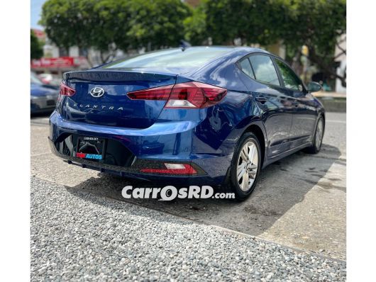 Hyundai Elantra Carros en venta