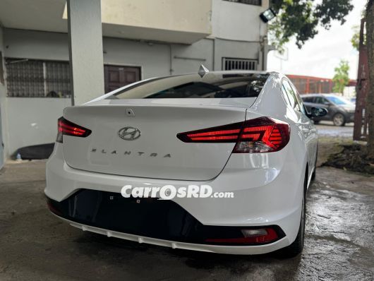Hyundai Elantra Carros en venta