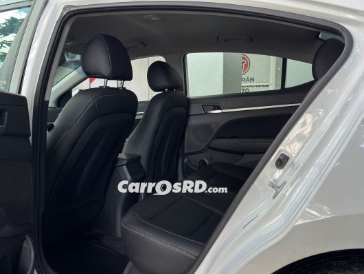 Hyundai Elantra Carros en venta