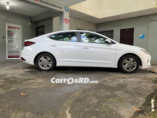Hyundai Elantra Carros en venta