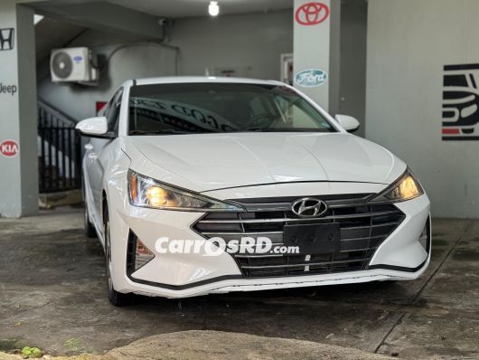 Hyundai Elantra Carros en venta