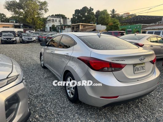 Hyundai Elantra Carros en venta