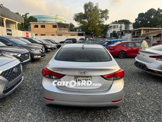 Hyundai Elantra Carros en venta