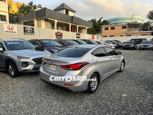 Hyundai Elantra Carros en venta