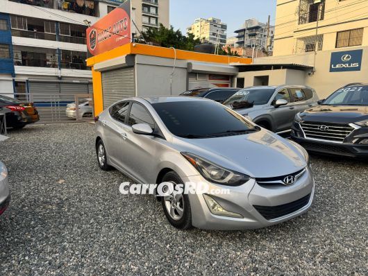 Hyundai Elantra Carros en venta