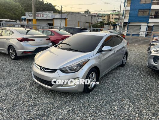 Hyundai Elantra Carros en venta