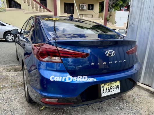 Hyundai Elantra Carros en venta