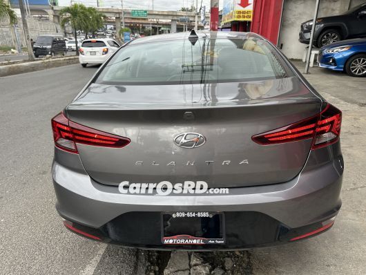 Hyundai Elantra Carros en venta