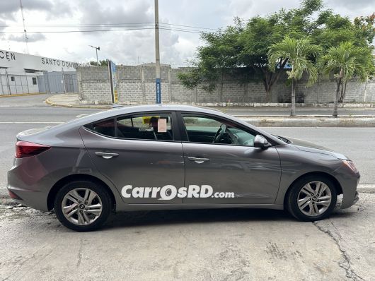 Hyundai Elantra Carros en venta