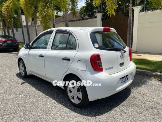 Nissan March Carros en venta
