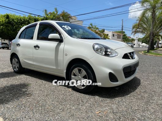 Nissan March Carros en venta
