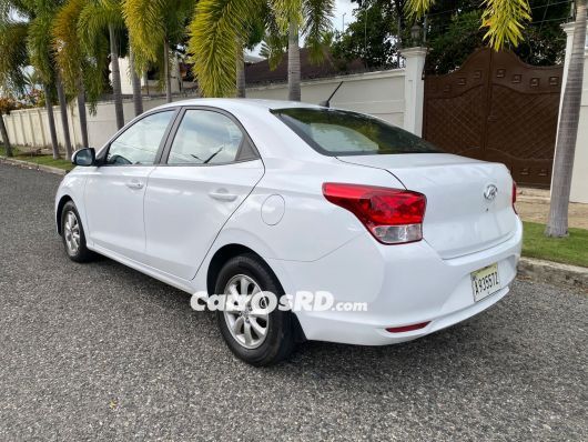 Hyundai Verna Carros en venta