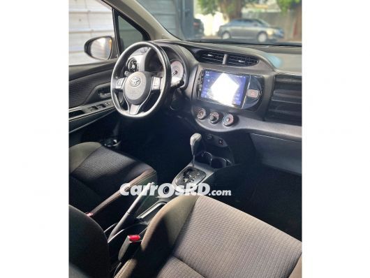 Toyota Vitz Carros en venta