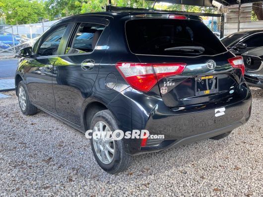 Toyota Vitz Carros en venta