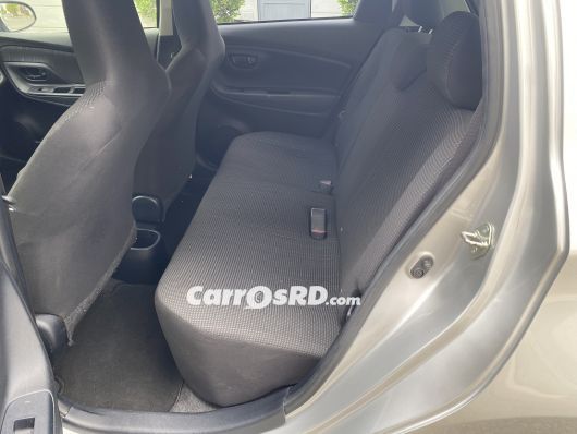 Toyota Vitz Carros en venta