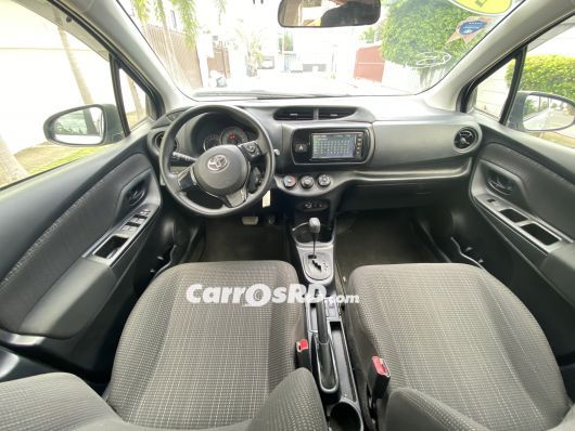 Toyota Vitz Carros en venta
