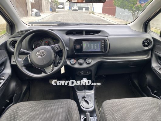 Toyota Vitz Carros en venta