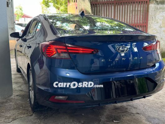 Hyundai Elantra Carros en venta