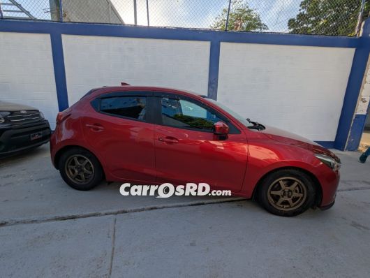 Mazda Demio Carros en venta