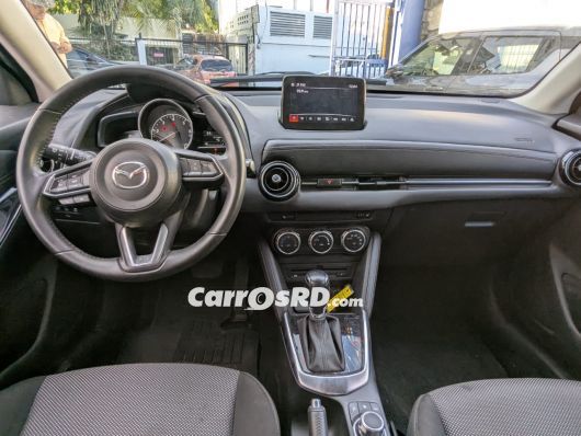 Mazda Demio Carros en venta