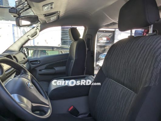 Nissan Caravan Minivan en venta